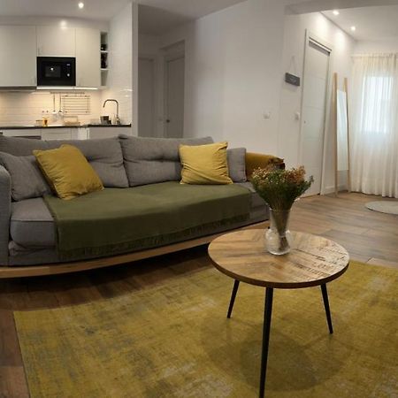 Petit Apartment Los Remedios Севиля Екстериор снимка