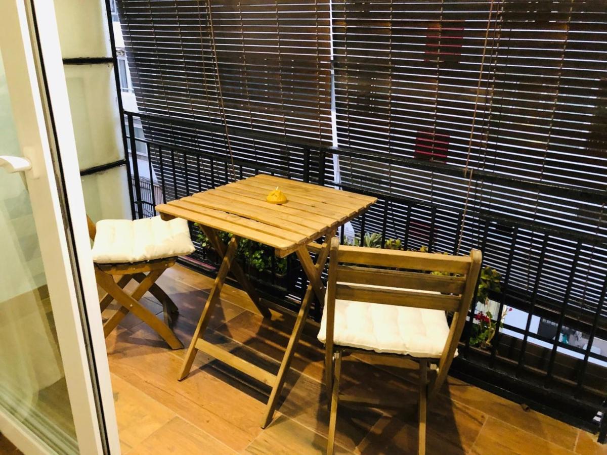 Petit Apartment Los Remedios Севиля Екстериор снимка