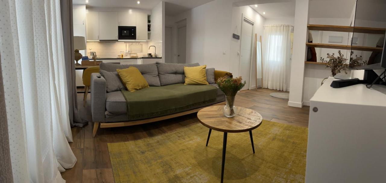 Petit Apartment Los Remedios Севиля Екстериор снимка