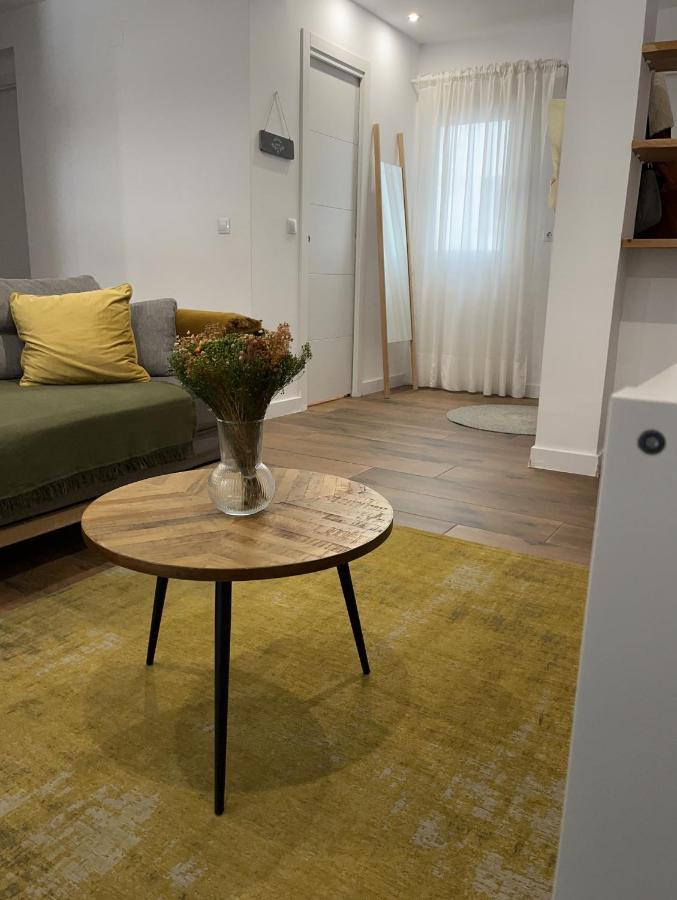 Petit Apartment Los Remedios Севиля Екстериор снимка